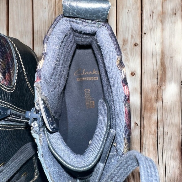 Women’s Clark’s collection whistle bea booties - size 7 - Picture 4 of 6